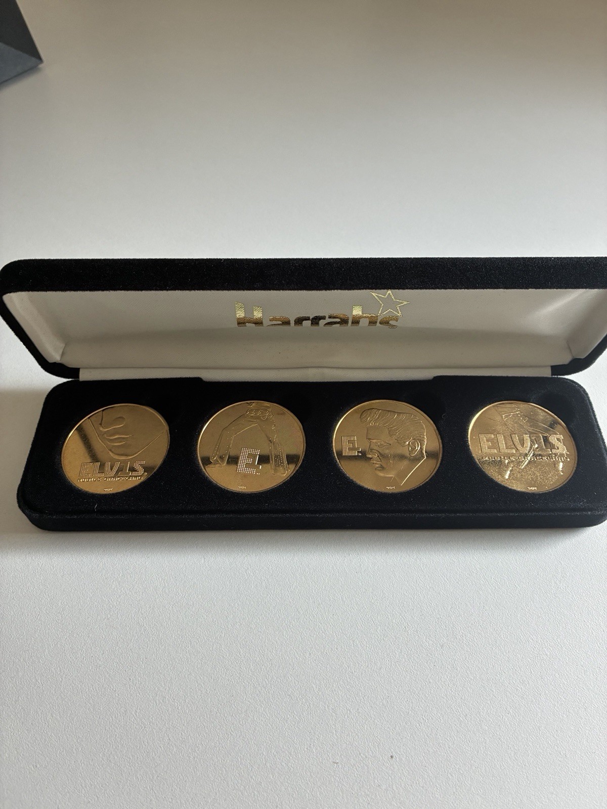 vintage Harrah\'s Casino Elvis Presley 4-Coin Commemorative Set in original box