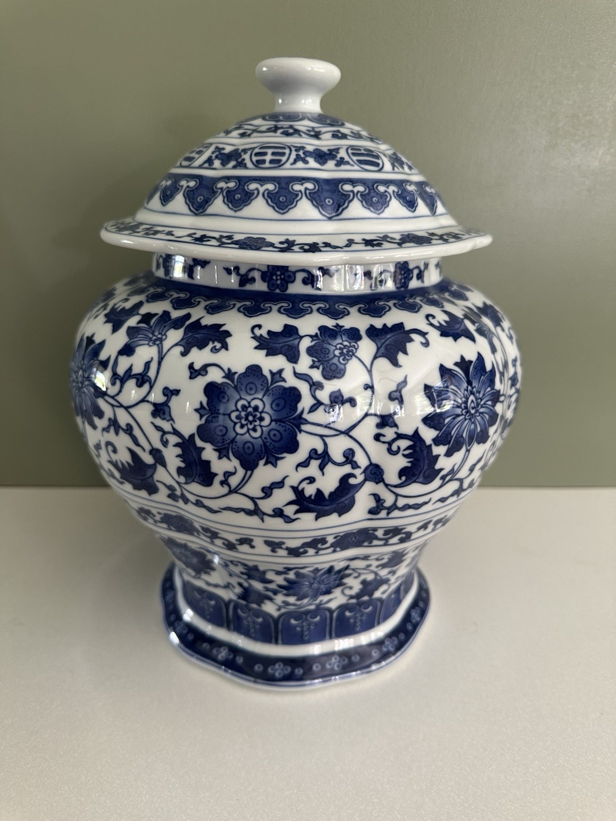 VTG Bombay Company Blue & White Porcelain Decorative Ginger Jar W/Lid 12” Tall VTG Bombay Company Blue & White Porcelain Decorative Ginger Jar W/Lid 12” Tall