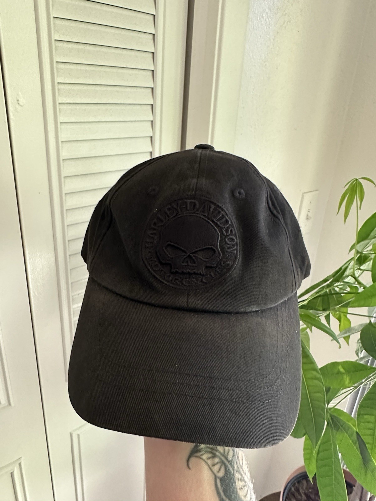 Harley Davidson Willie G. Skull  Flex Fit Black Out Tonal Embroidered Cap S/M