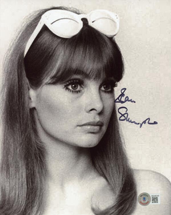 JEAN SHRIMPTON SIGNED 8x10 PHOTO CONSIDERED WORLD\'S FIRST SUPERMODEL BECKETT BAS