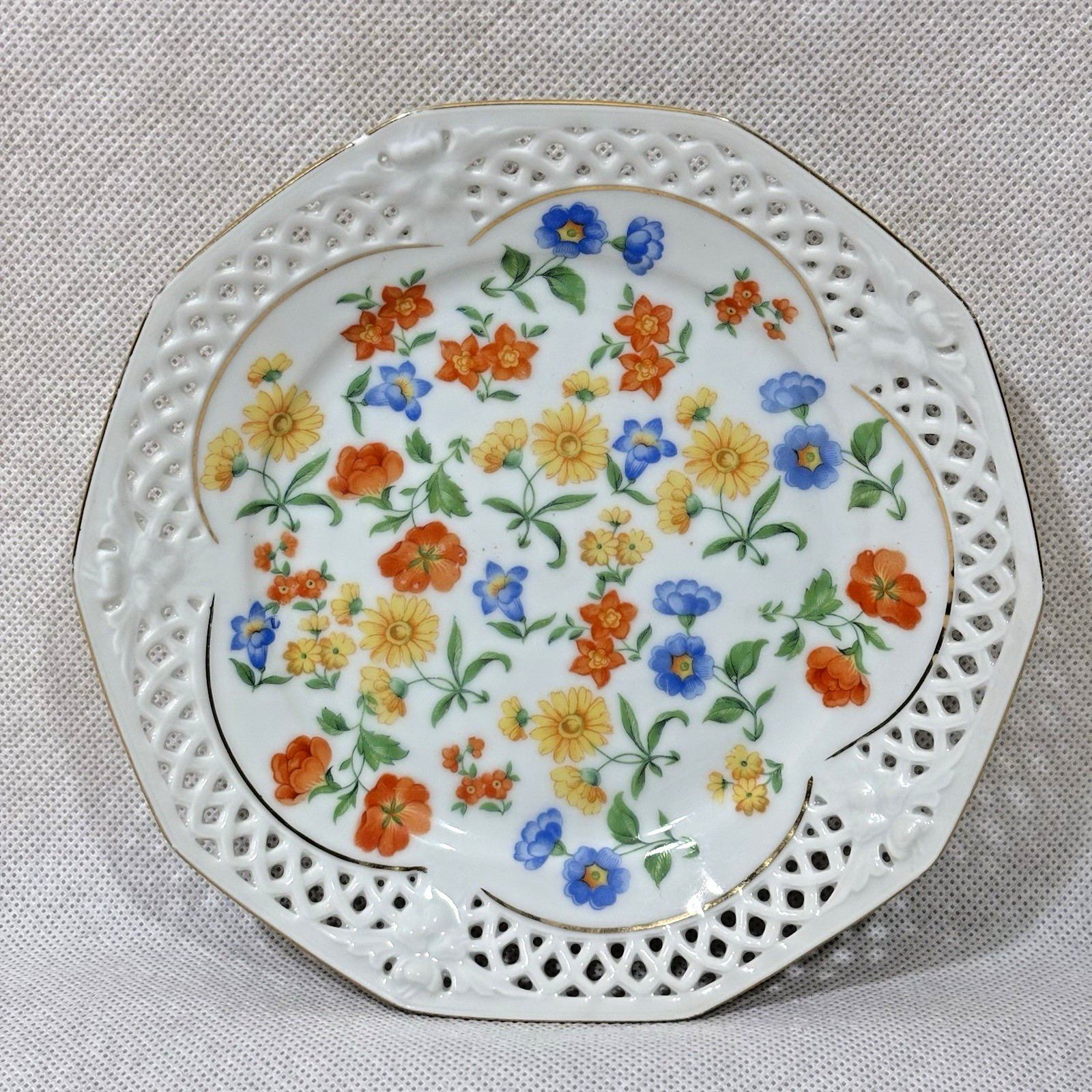 Porcelain Lattice Floral Plate 6.75\