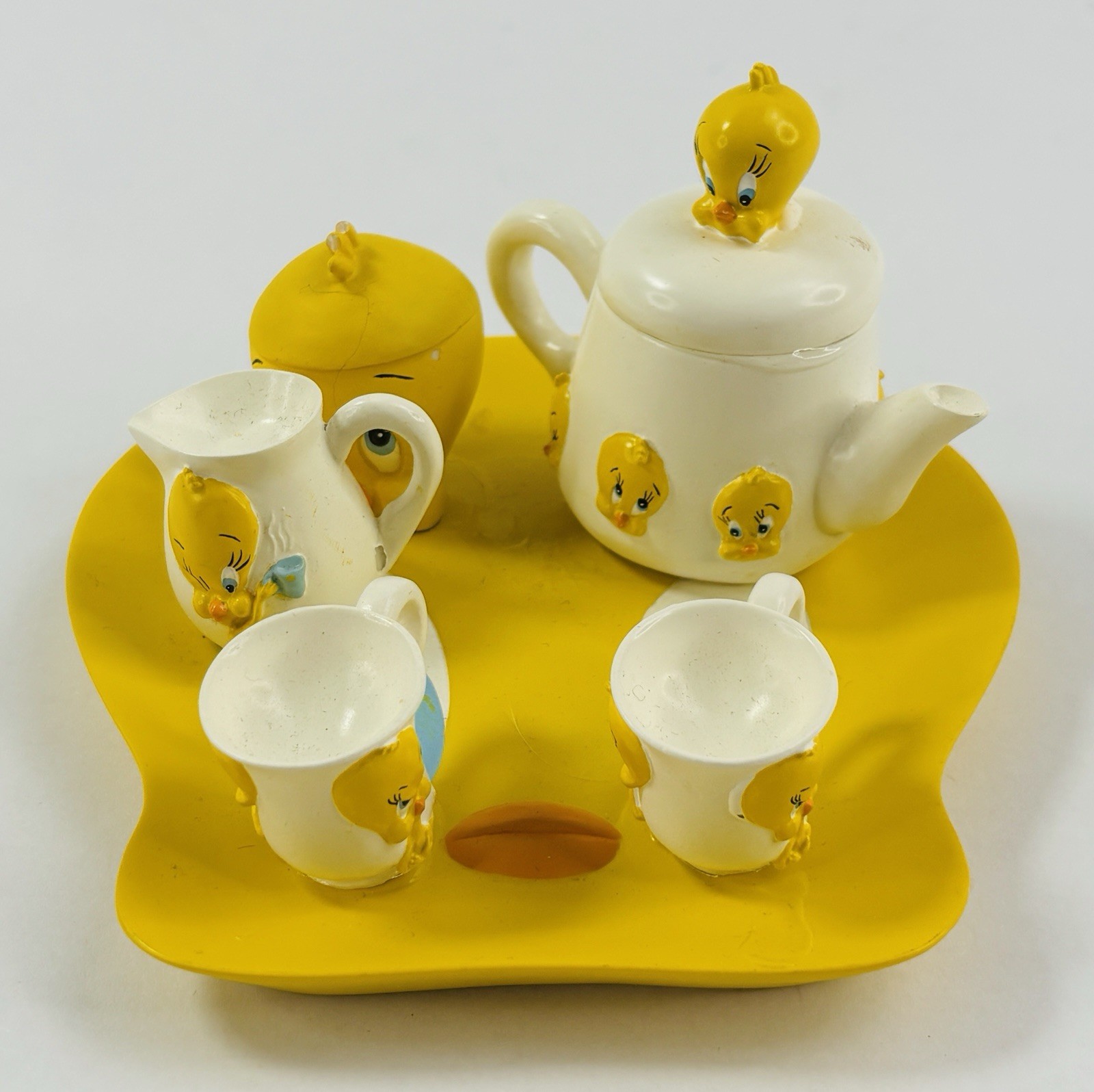 1998 Six Flags Theme Park Tweety Mini Tea Set  (READ DESCRIPTION)