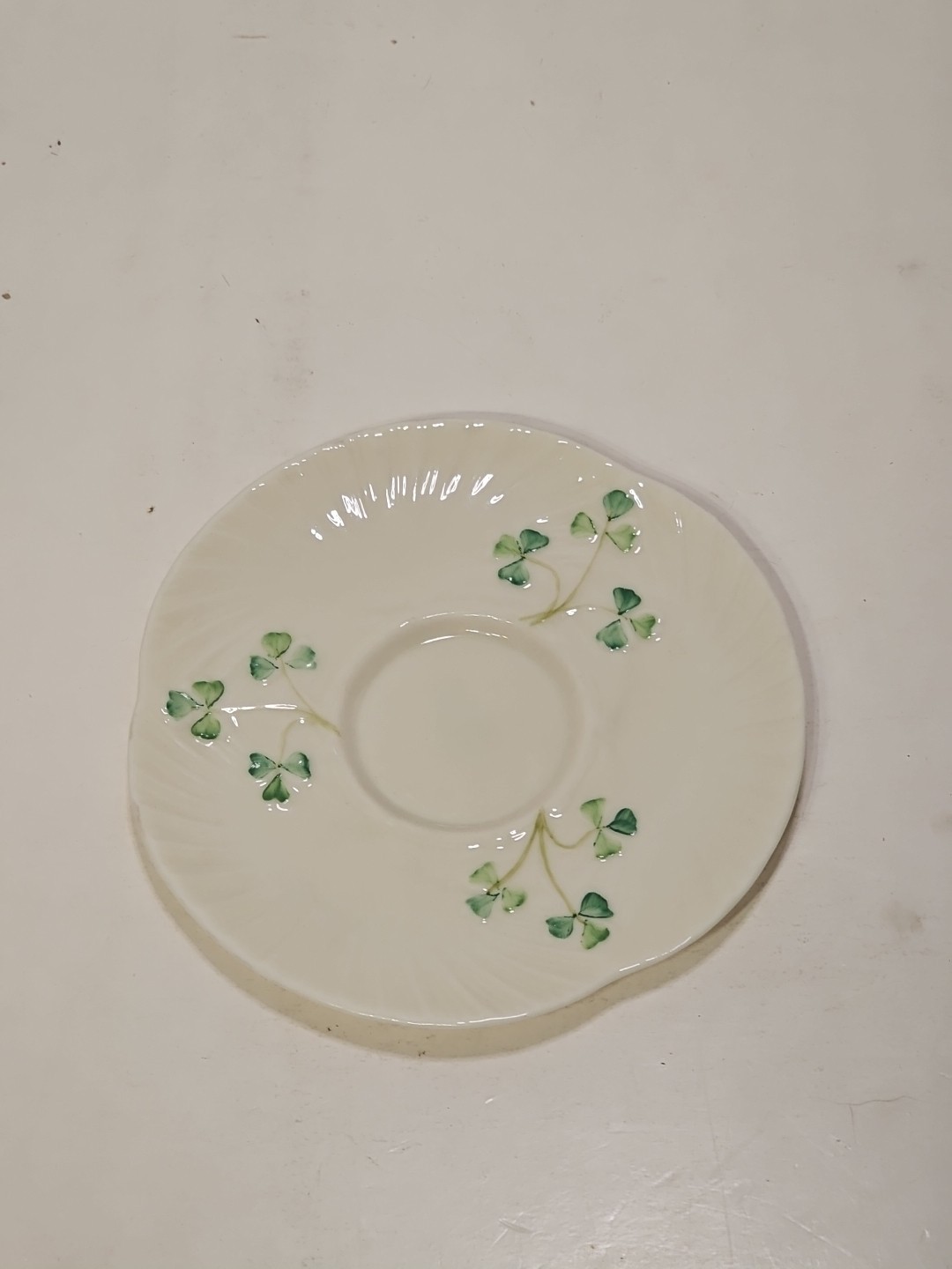 BELLEEK SHAMROCK VTG 1965-1980 MADE IN IRELAND SCALLOP SAUCER PLATE 