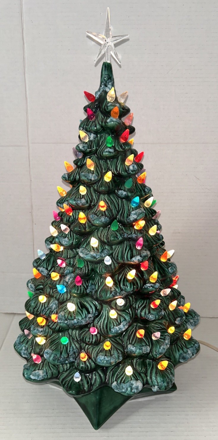 VINTAGE HOLLAND MOLD 19” CERAMIC CHRISTMAS TREE W/LIGHTS Non Working MUSIC BASE