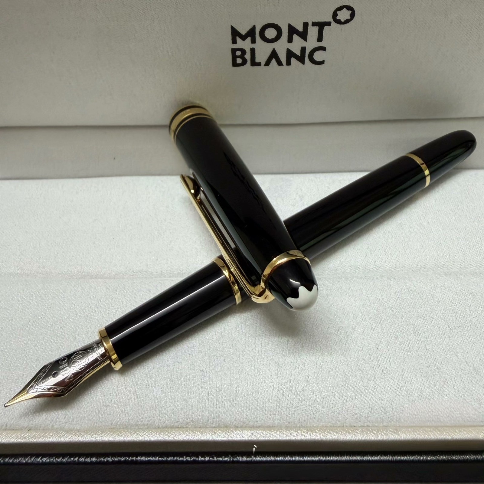 MB Meisterstück Fountain Pen Black Gold Trim with Gift Box
