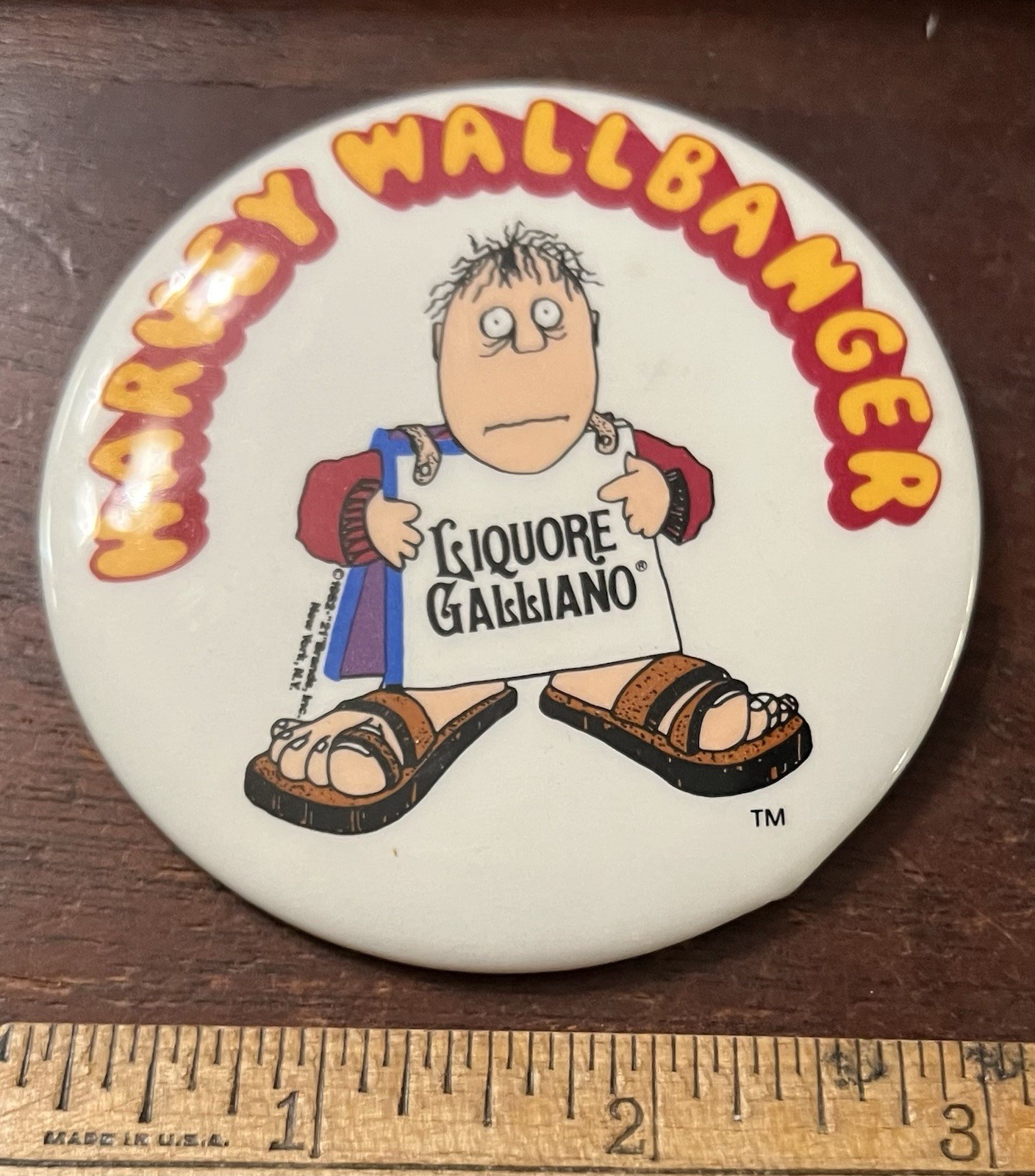 1982 Harvey Wallbanger Liquore Galliano Pinback Button 3 in Dia.