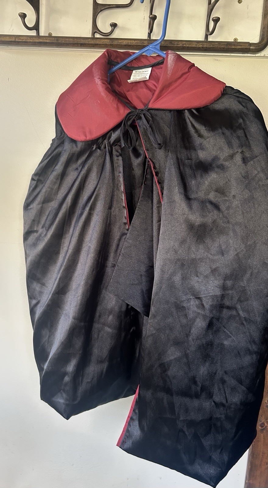 Vintage Vampire Cape With Inside Pocket. Authentic Vampire Cape. Taiwan. Vintage Vampire Cape With Inside Pocket. Authentic Vampire Cape. Taiwan.