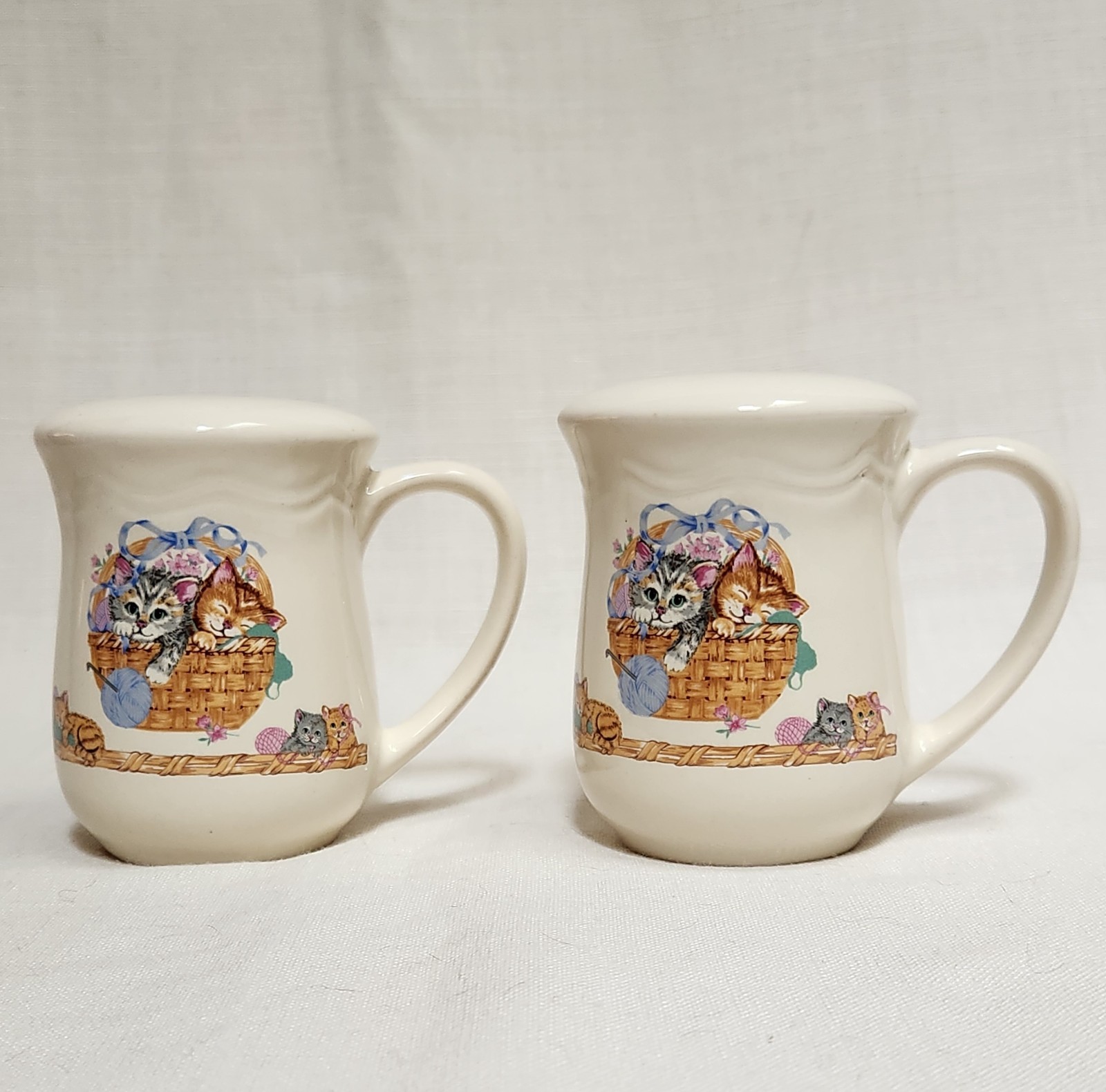 Vintage Purrfect Friends Tienshan Stoneware Cat & Yarn Salt and Pepper Shakers