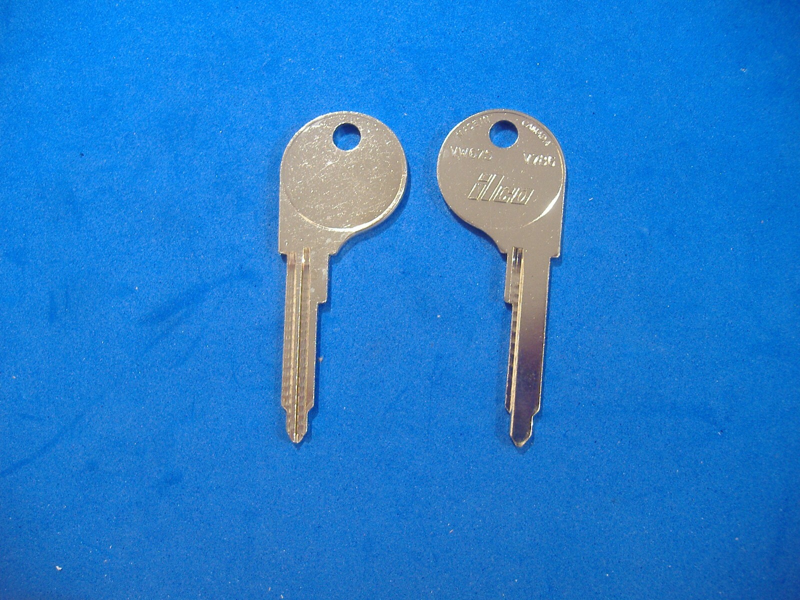 TWO CLASSIC VW67S VOLKSWAGEN VW KEY BLANKS LOCKSMITH VINTAGE AUTO V78G TWO CLASSIC VW67S VOLKSWAGEN VW KEY BLANKS LOCKSMITH VINTAGE AUTO V78G