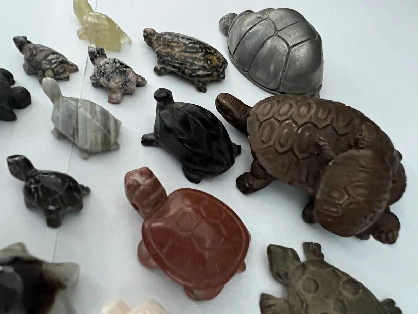 Lot Figurines Turtles Vintage Lot Coral Carved Animals Agate Bronze ? Pewter