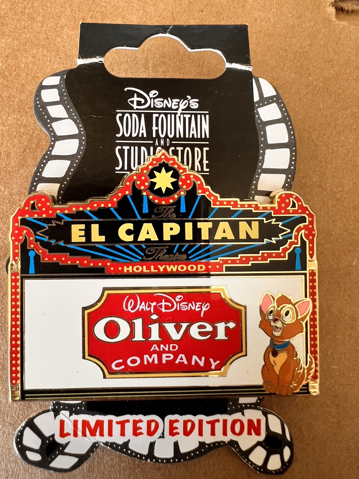DISNEY DSF EL CAPITAN MARQUEE OLIVER AND COMPANY PIN LE 150 ON CARD DISNEY DSF EL CAPITAN MARQUEE OLIVER AND COMPANY PIN LE 150 ON CARD