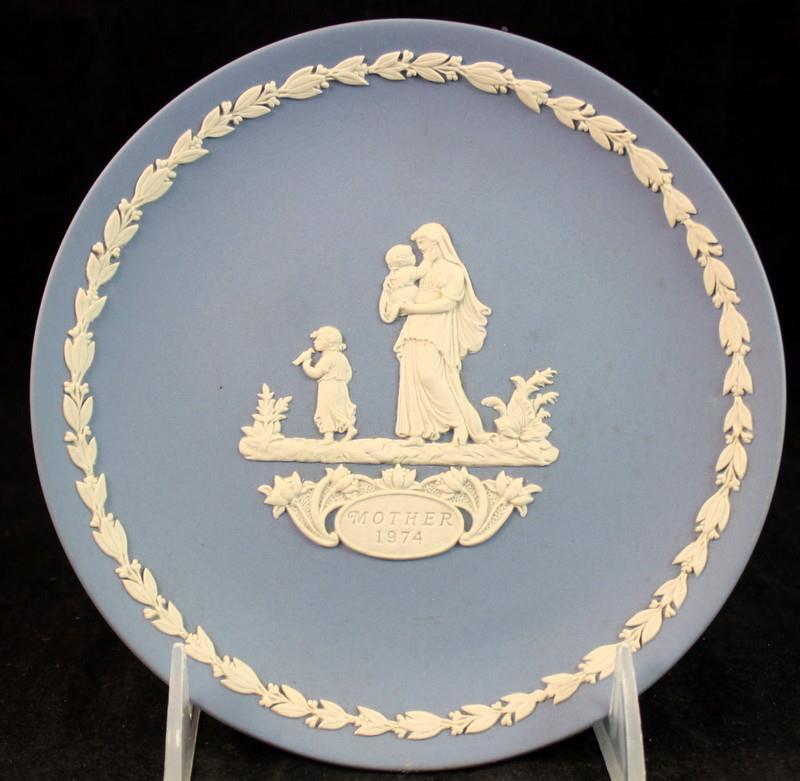 Wedgwood Jasperware Mothers Day Plate Mother\'s Day 1974 Domestic Employment