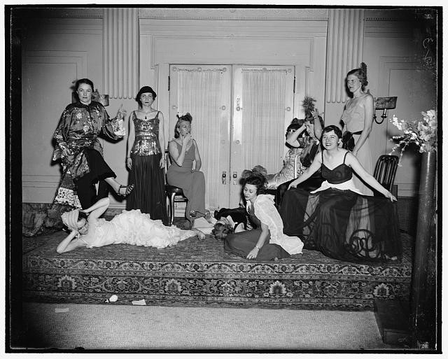 Photo:Washington DC Gridiron Women 1910s Women at Press Club Party