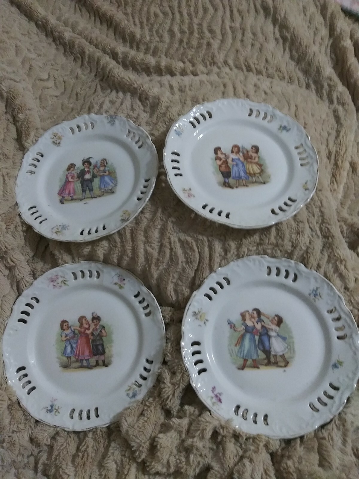 Antique/Vtge RARE SET of 4 Pierced Borders 7\ Antique/Vtge RARE SET of 4 Pierced Borders 7\