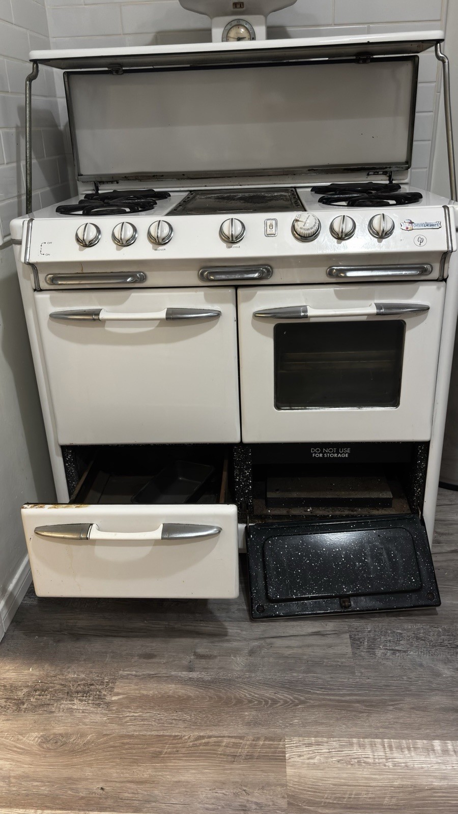 O\'Keefe & Merritt Vintage Stove