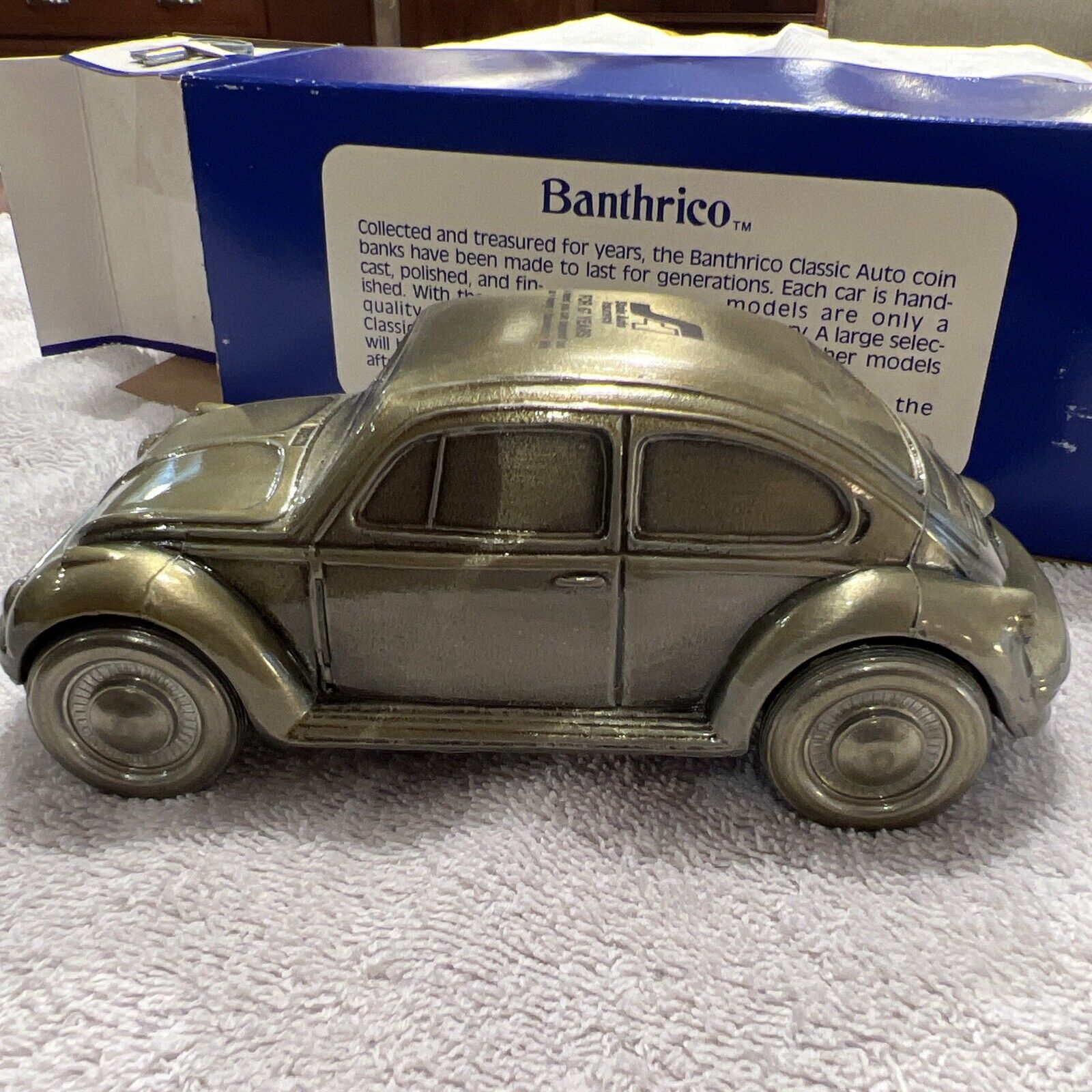 Banthrico 1977 Volkswagen Beetle Car Bank NIB Key Inc