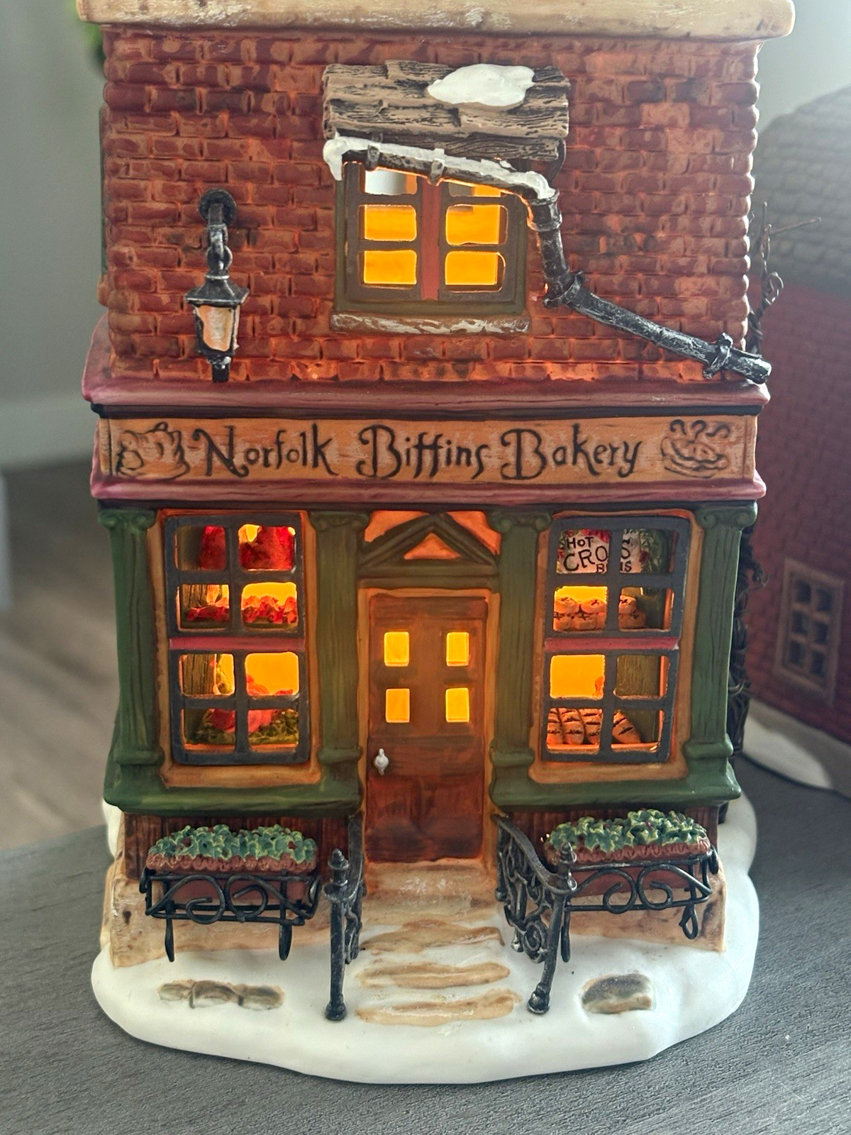 Department 56 Dickens Village Norfolk Biffins Bakery Lighted Ceramic House 2002
