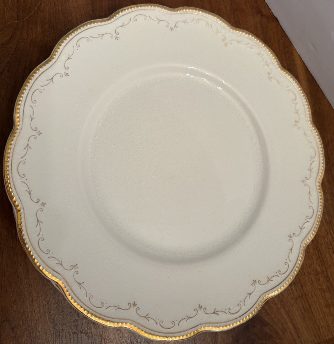 W H Grindley & Co England 520 Dinner Plates Set Of 8 Cream W Gold Scalloped Edge