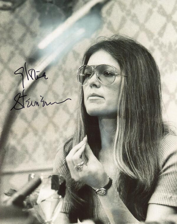 GLORIA STEINEM SIGNED AUTOGRAPHED 8x10 PHOTO FEMINIST ACTIVIST RARE BECKETT BAS