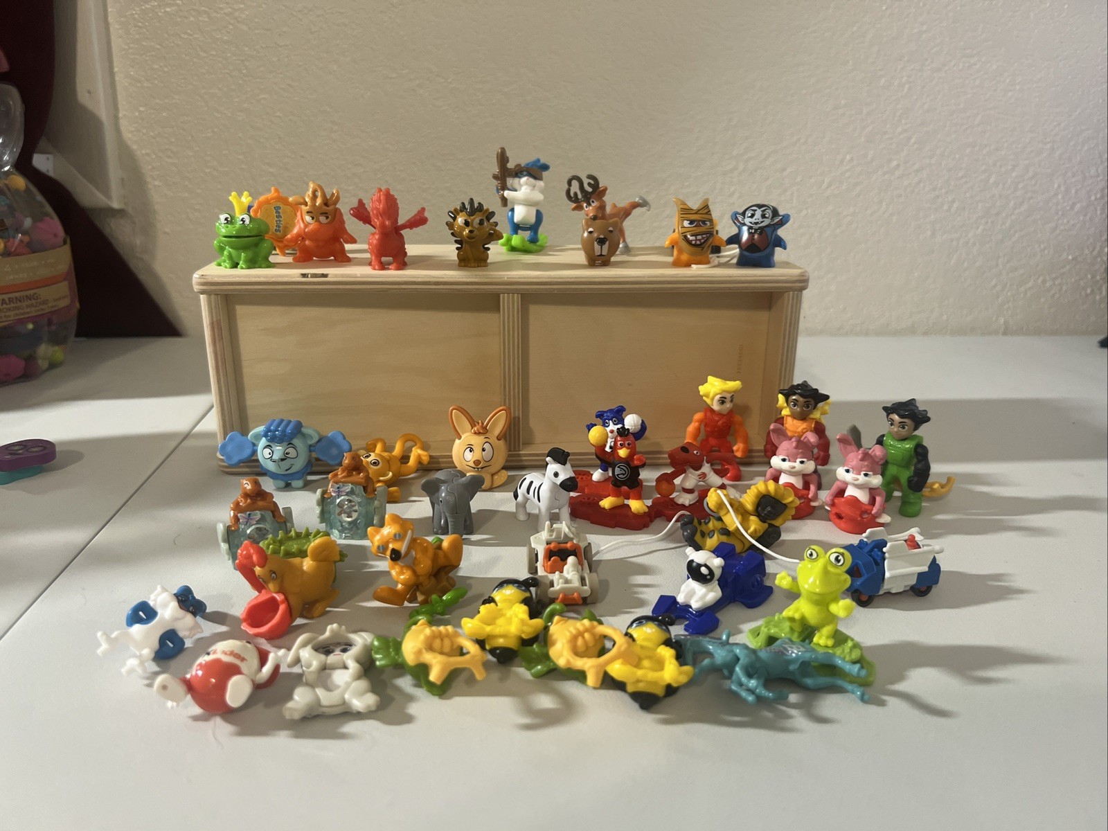 Kinder Surprise Egg Toys Lot Mixed Various Vintage Modern Mini Figures 30+