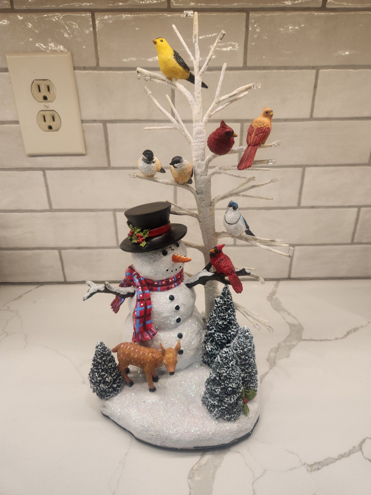 Bradford Exchange Winters Gathering Illuminated Musical Figurine See Description