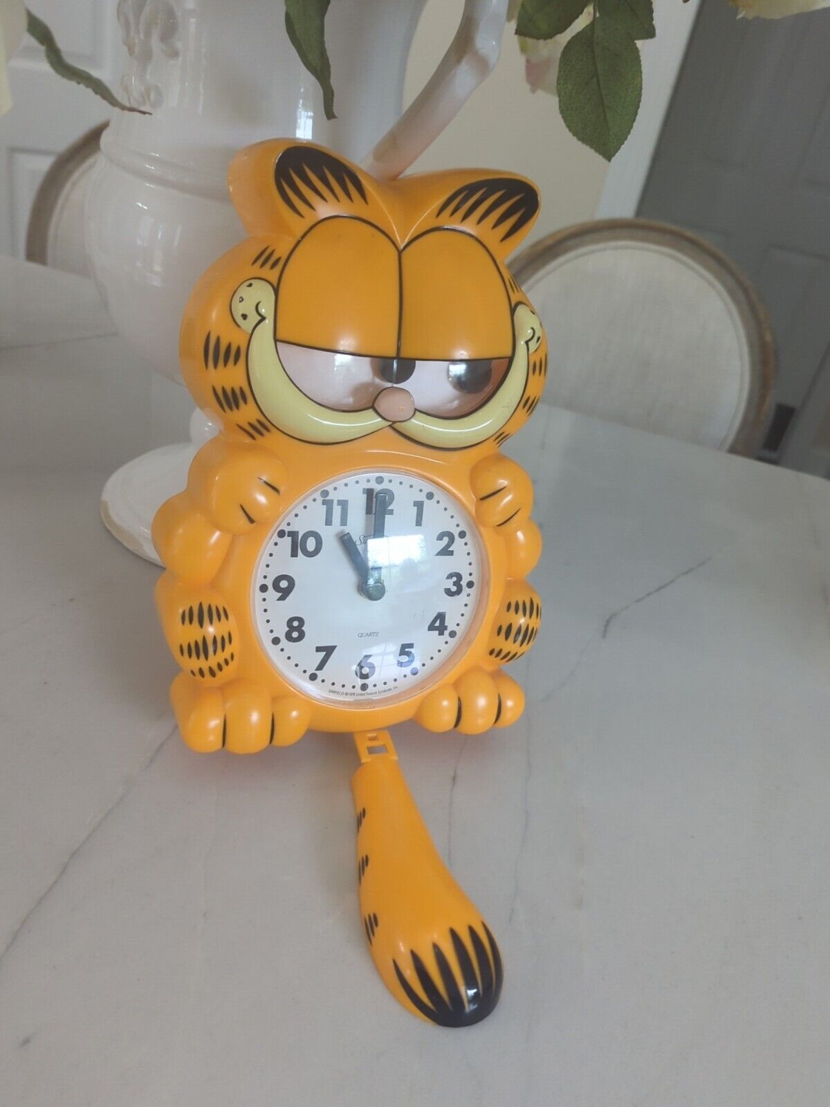 RARE VINTAGE 1978 GARFIELD SUNBEAM HANGING WALL CLOCK . For Parts Only. Not Work