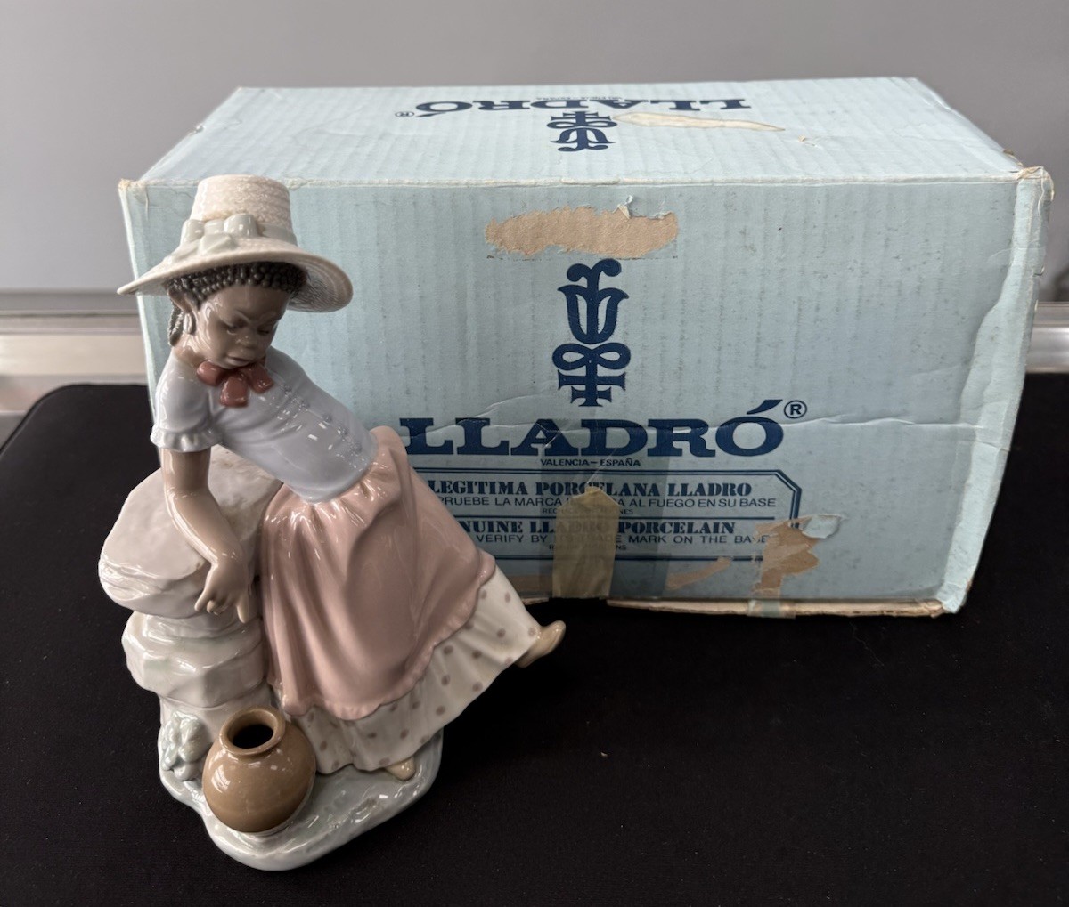 Lladro Spanish Porcelain 5158 A Step In Time Black Legacy collection figurine Lladro Spanish Porcelain 5158 A Step In Time Black Legacy collection figurine