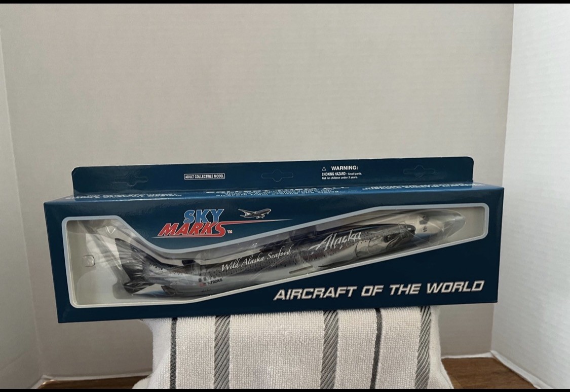 New Sky Marks Alaska Airlines Alaskan Seafood Salmon Boeing 737-400 Scale 1:130 New Sky Marks Alaska Airlines Alaskan Seafood Salmon Boeing 737-400 Scale 1:130