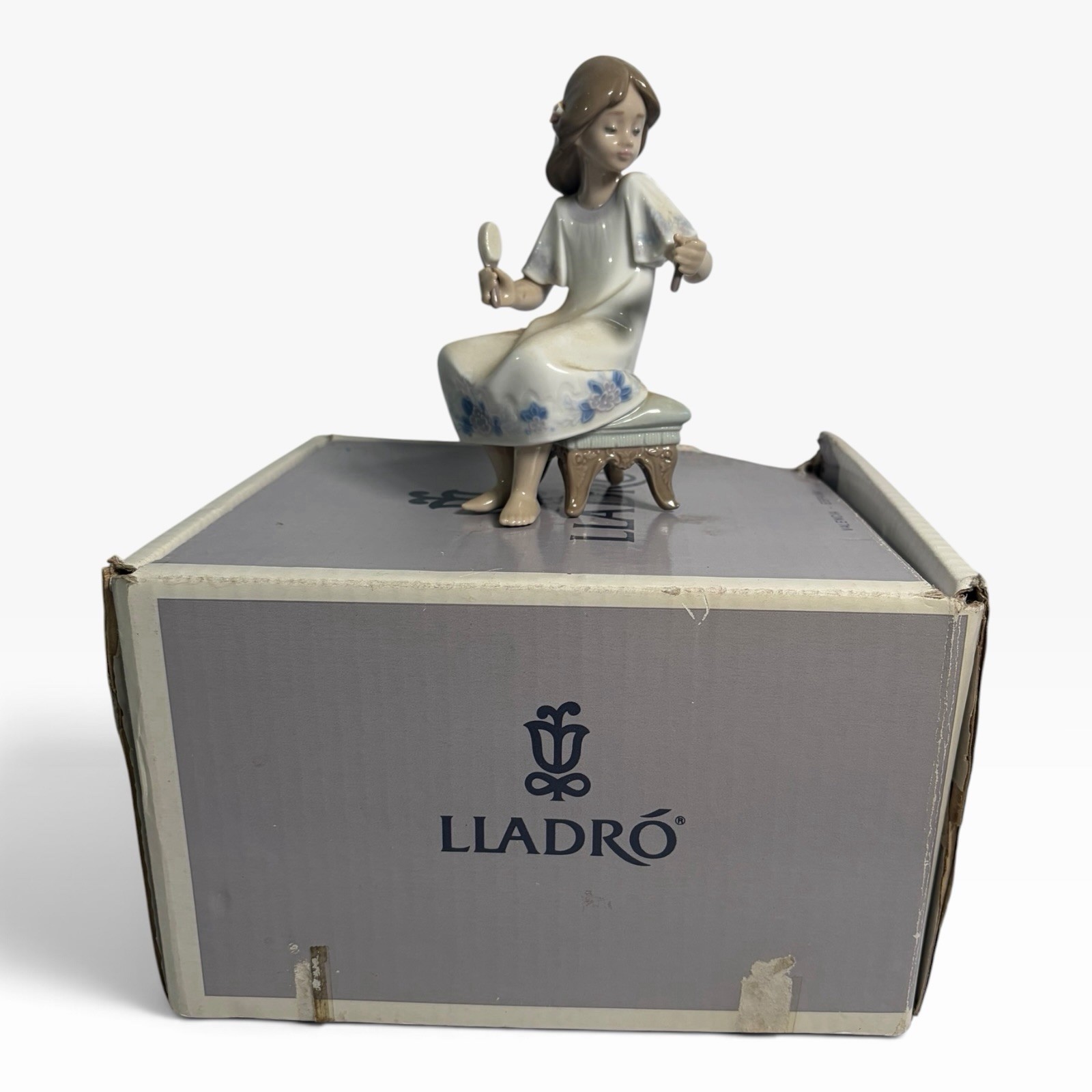 Lladro 5678 I Feel Pretty Girl Mirror Brush Porcelain Figurine Retired w/Box