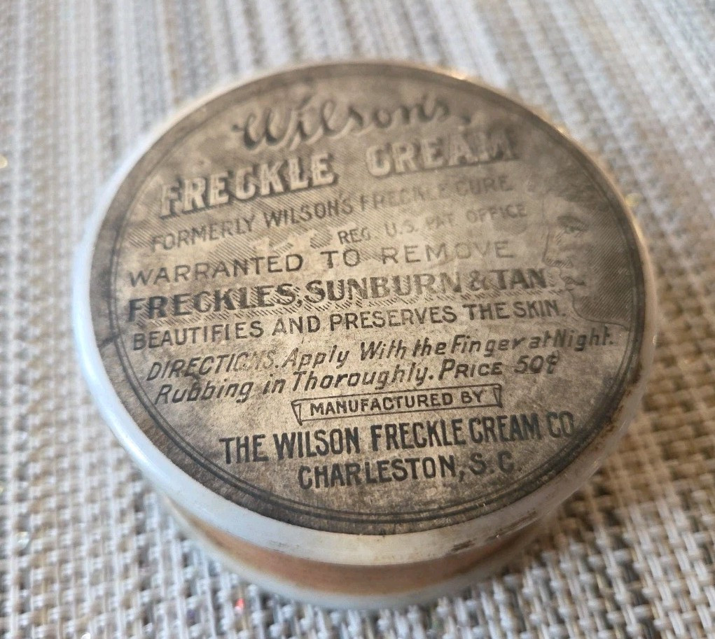 NOS 1912 Wilson\'s FRECKLE CREAM Milk Glass Jar Unopened 
