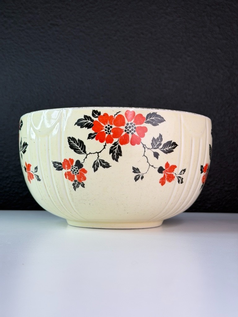 Vintage 1940s HALL mixing bowl 7.5