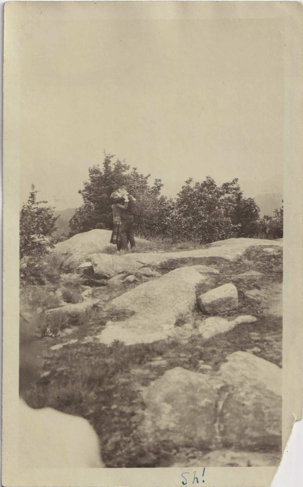 1940s vintage photo YOUNG COUPLE kissing MAKING OUT on a hill top abstract SH