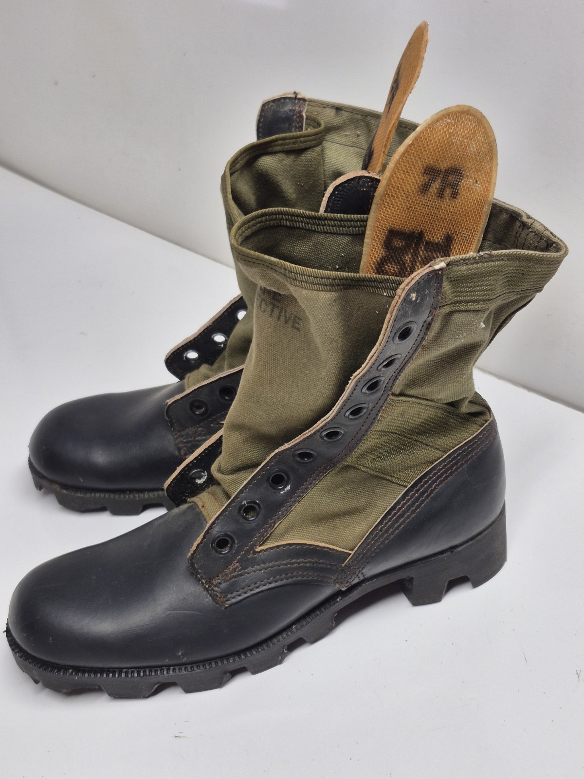 NEW GENUINE USGI 1987 US MILITARY ARMY JUNGLE BOOTS - SIZE 7 R