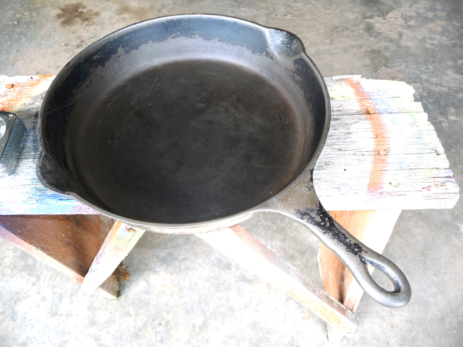 VINTAGE FAVORITE PURITAN CAST IRON #10 SKILLET