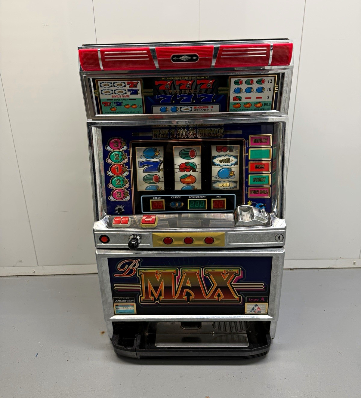 Working Vintage B‑MAX Slot Machine with Coins