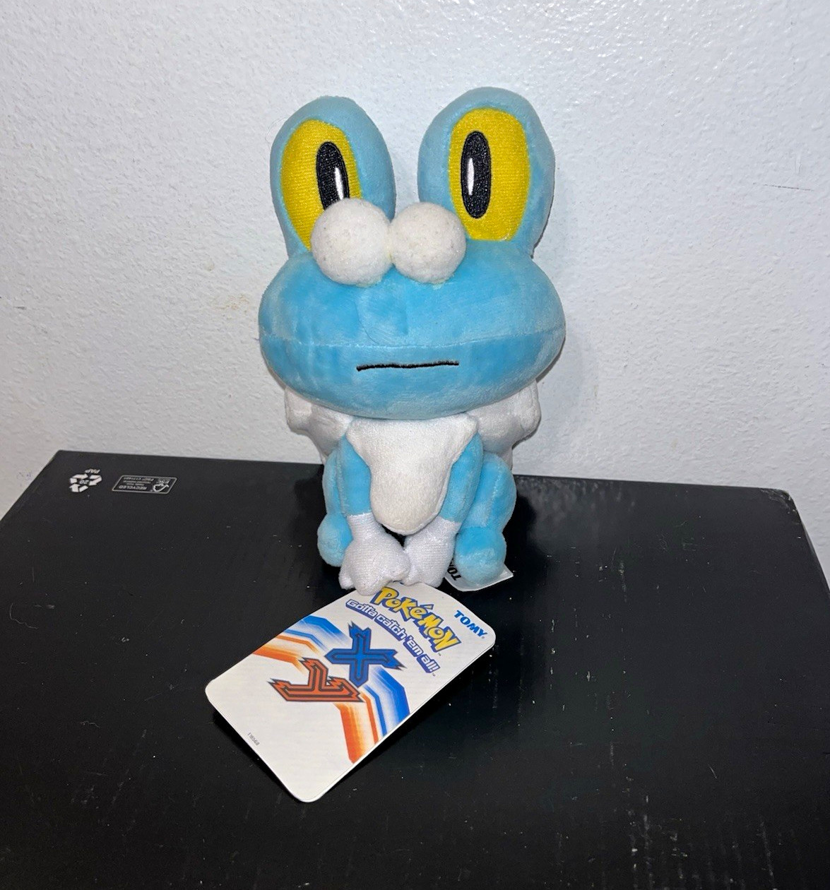 TOMY Pokémon Froakie Plush Stuffed Animal Toy Blue White Yellow 2013