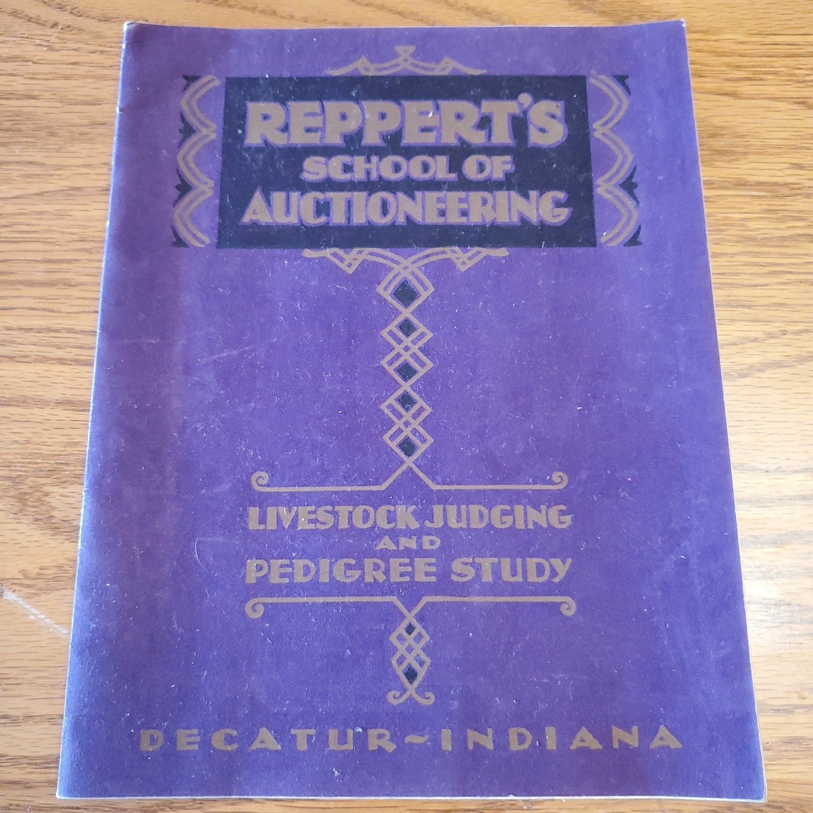 Vintage Reppert\'s School of Auctioneering Livestock Judging and Pedigree Study
