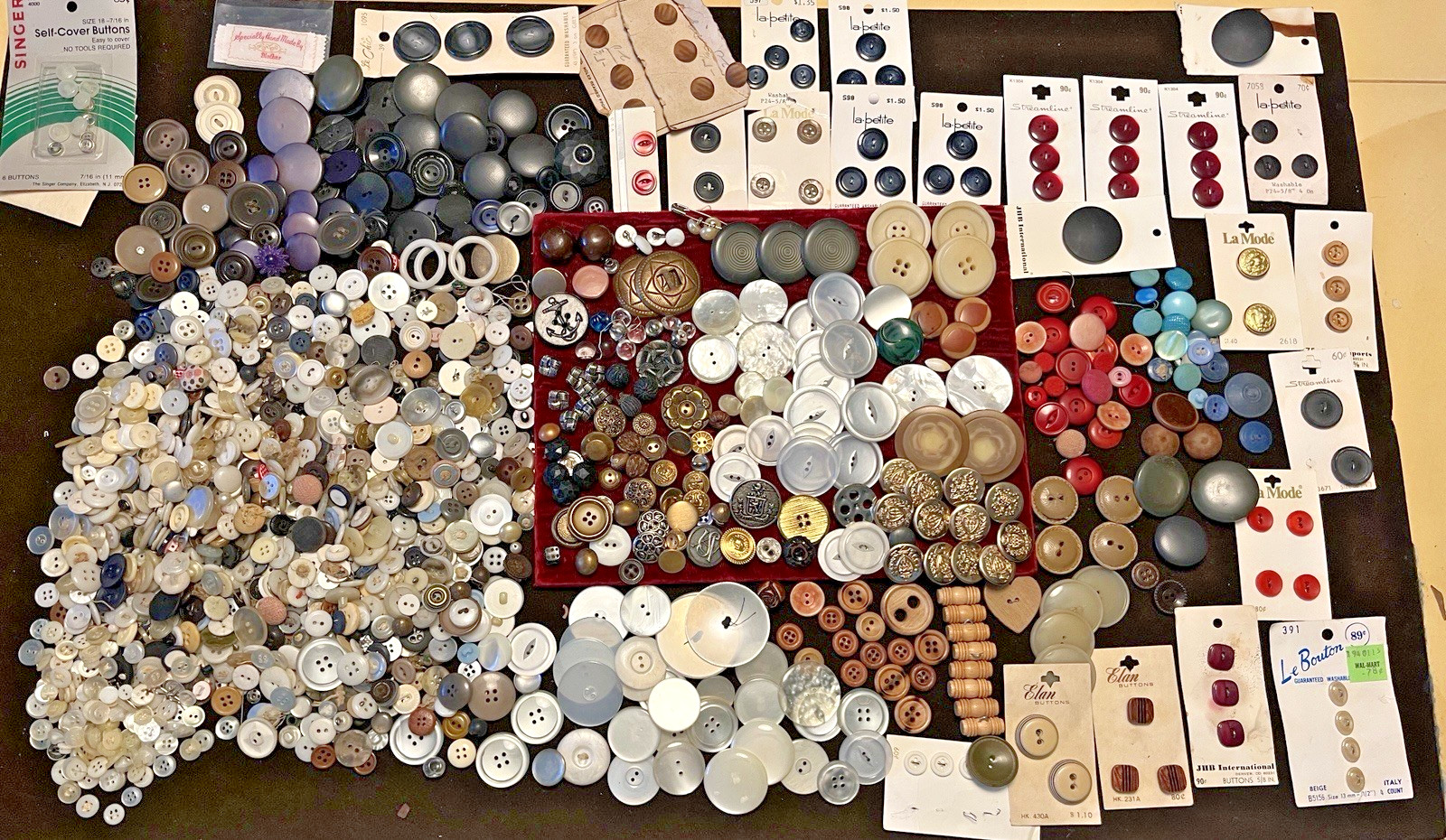 HUGE Estate Lot Vtg Mixed Buttons 3 lbs 1300 pc Plastic Metal MOP Sewing Crafts