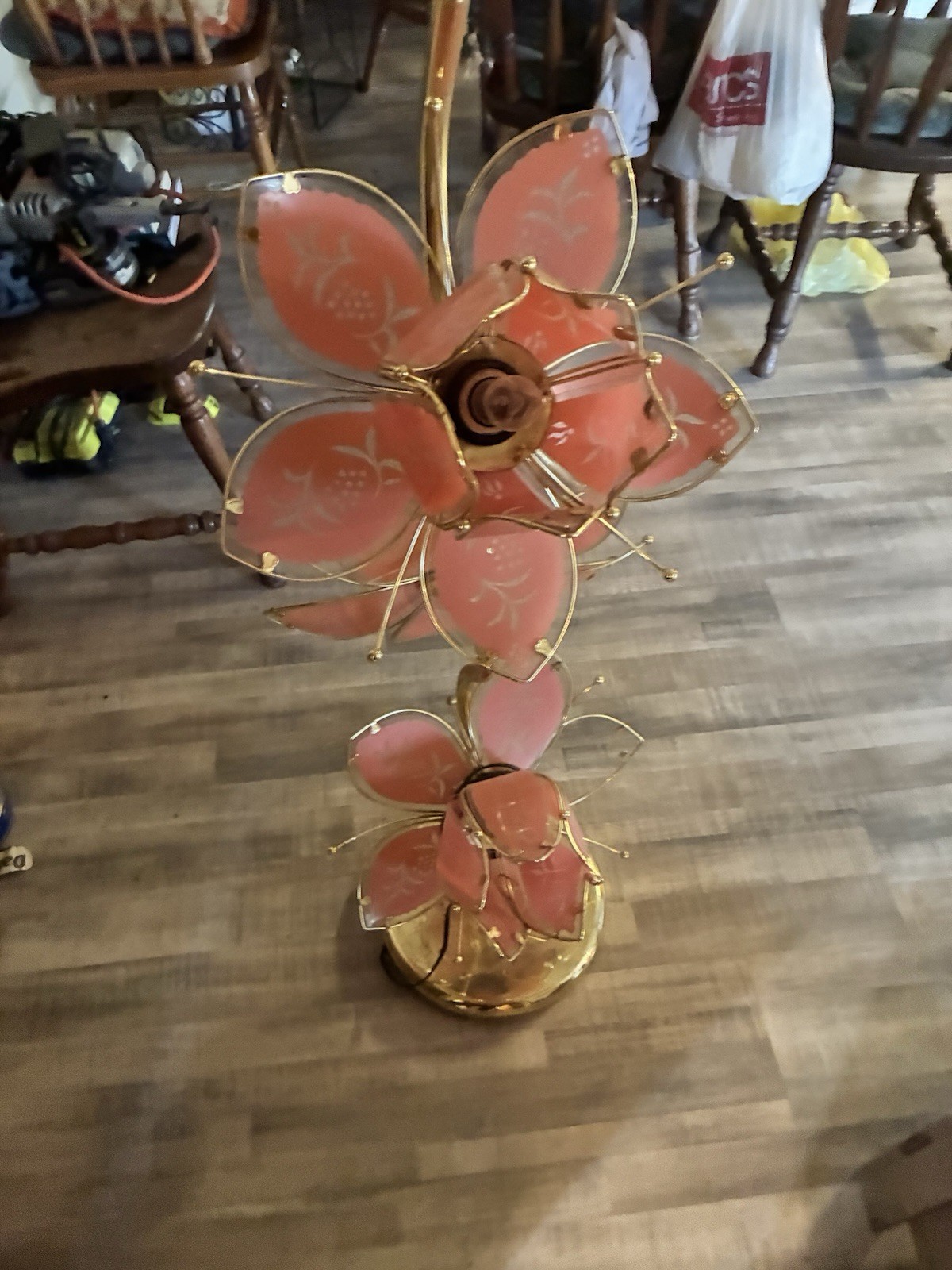 Vintage MCM Hollywood lotus flower lamp