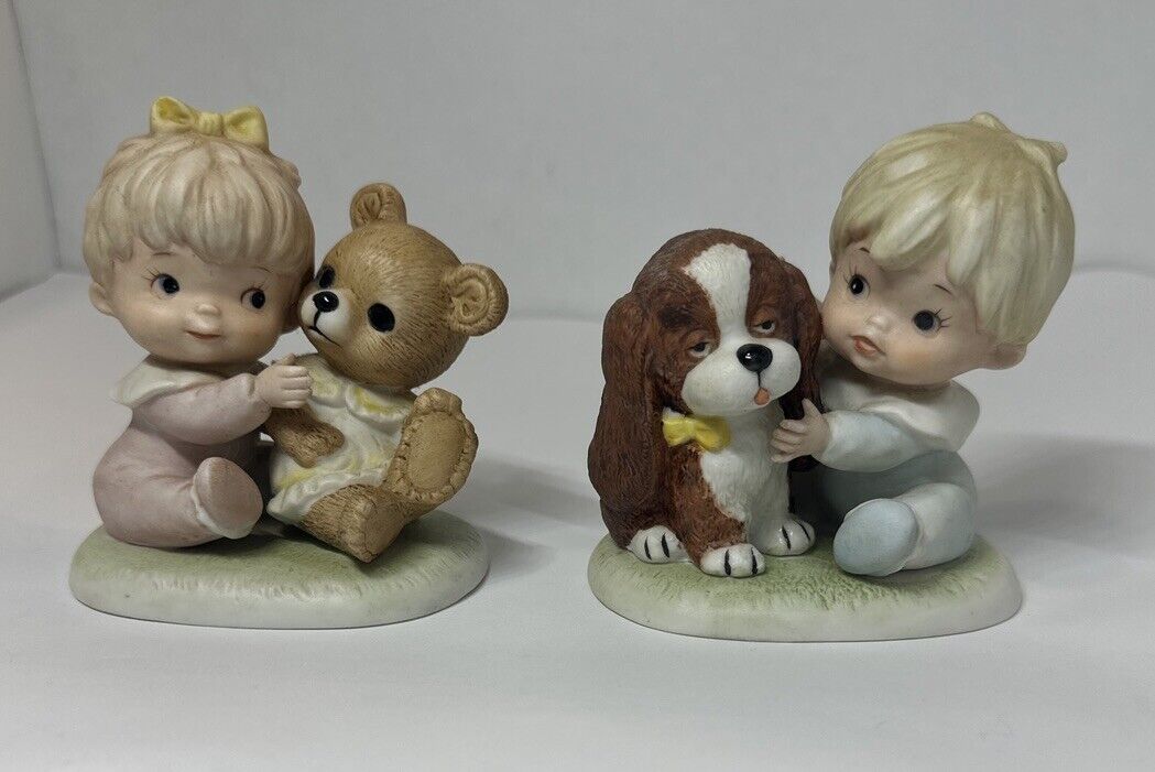 Homeco Figurines 2pc Babies Boy w/Puppy Girl w/Bear Porcelain #1424 Vintage 80’s