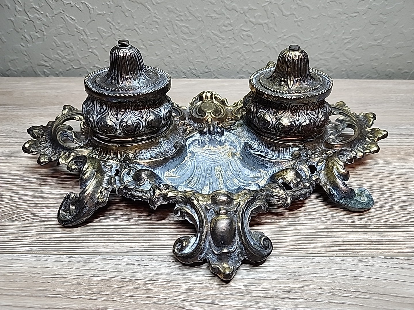 Vintage Victorian Bratt & Sons Ornate Dual Inkwell & Inserts Desk 12 5/8\