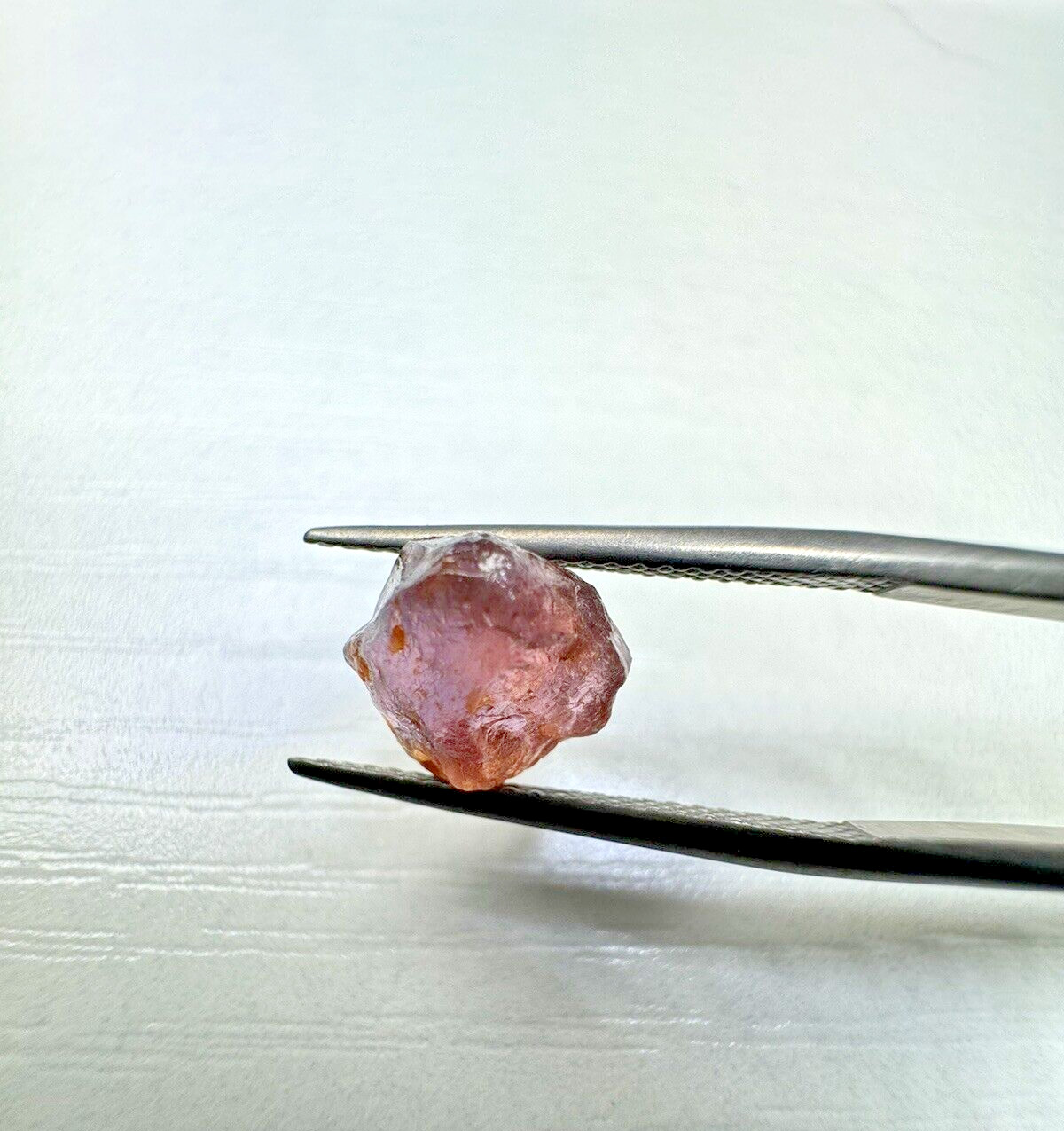 Sapphire *rare* dark pink  clean faceting rough gemstone Tanzania 3.67 carats