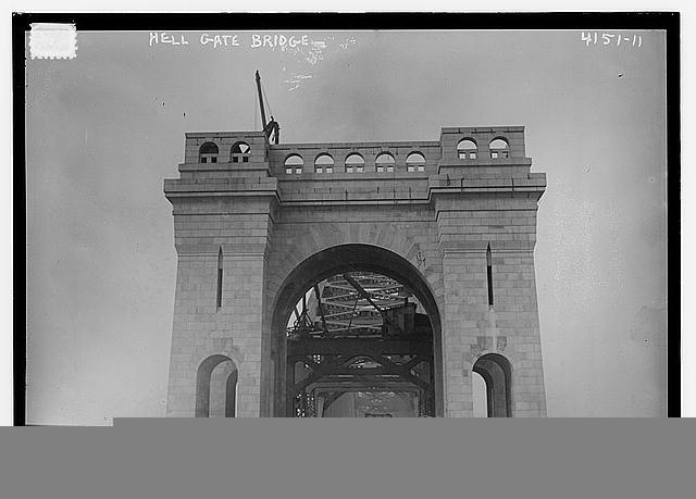 Photo:Hell Gate Bridge Arch Tower New York 1915-1920