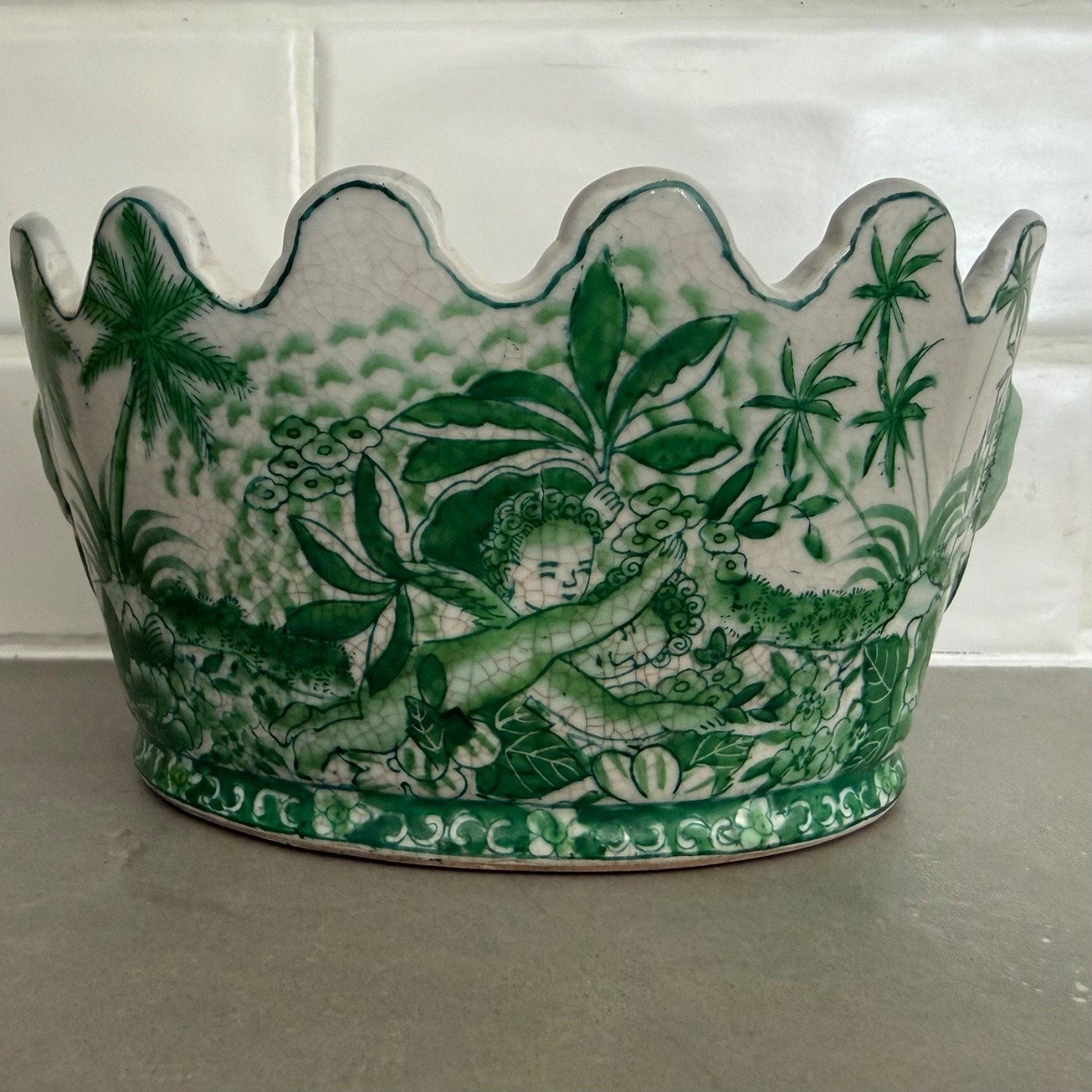 YONG SHENG TANG ZHI  Green Chinoiserie Planter Scalloped Hand Painted 6 3/4”