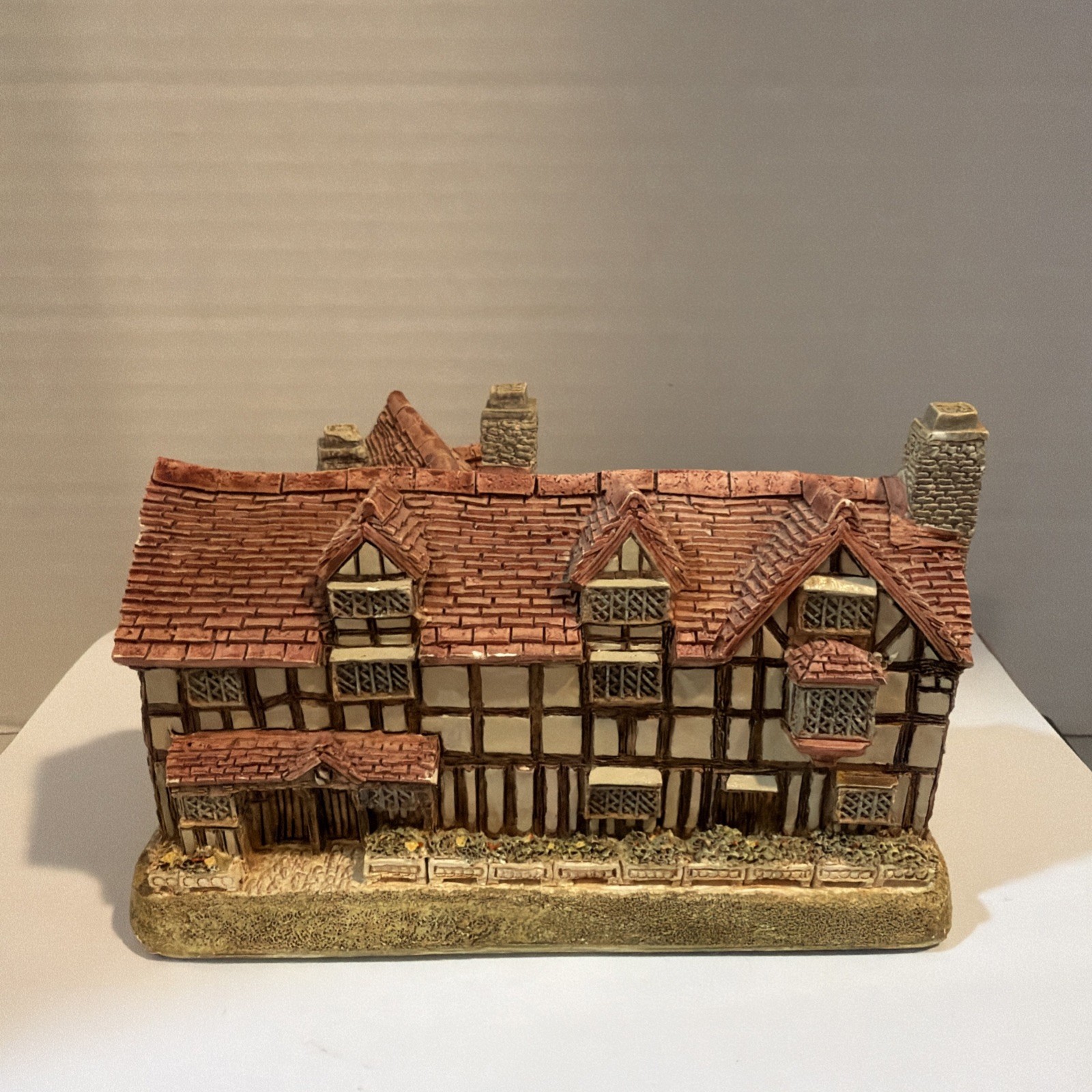 Lilliput Lane William Shakespeare Cottage, With Original Box, 1 in Stock