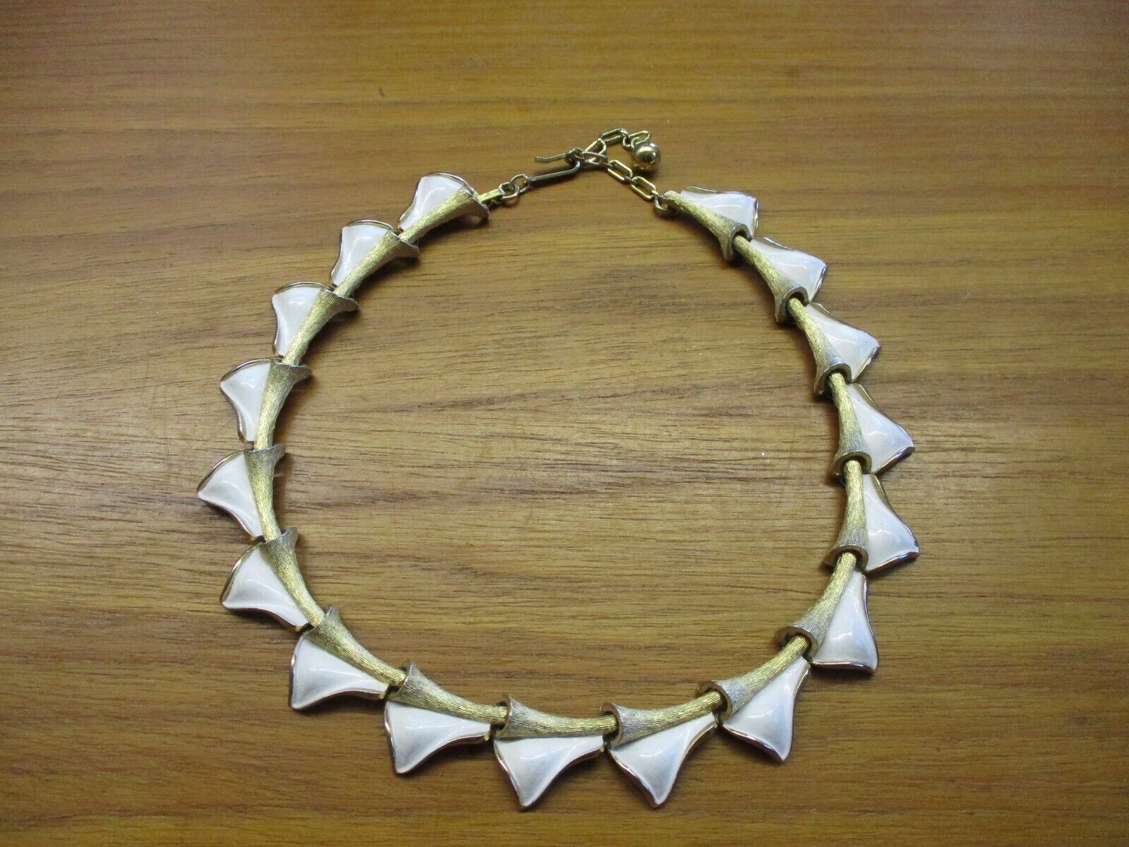 Vintage Trifari Choker Necklace Gold Tone White Enamel Triangle 13\