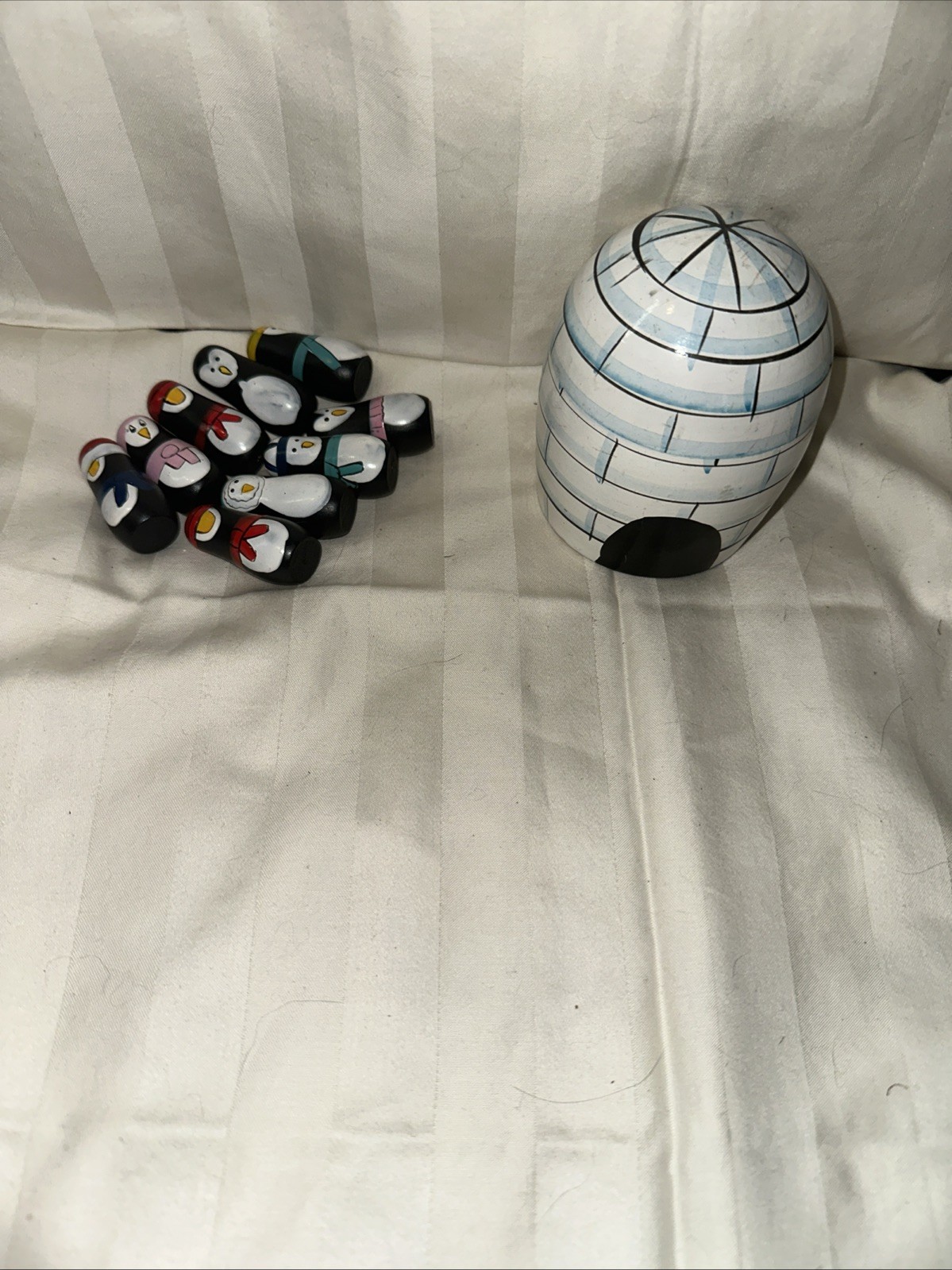 VTG Hand Painted Wooden Igloo with 9 Penguins Antarctic Bird Nesting Doll Style