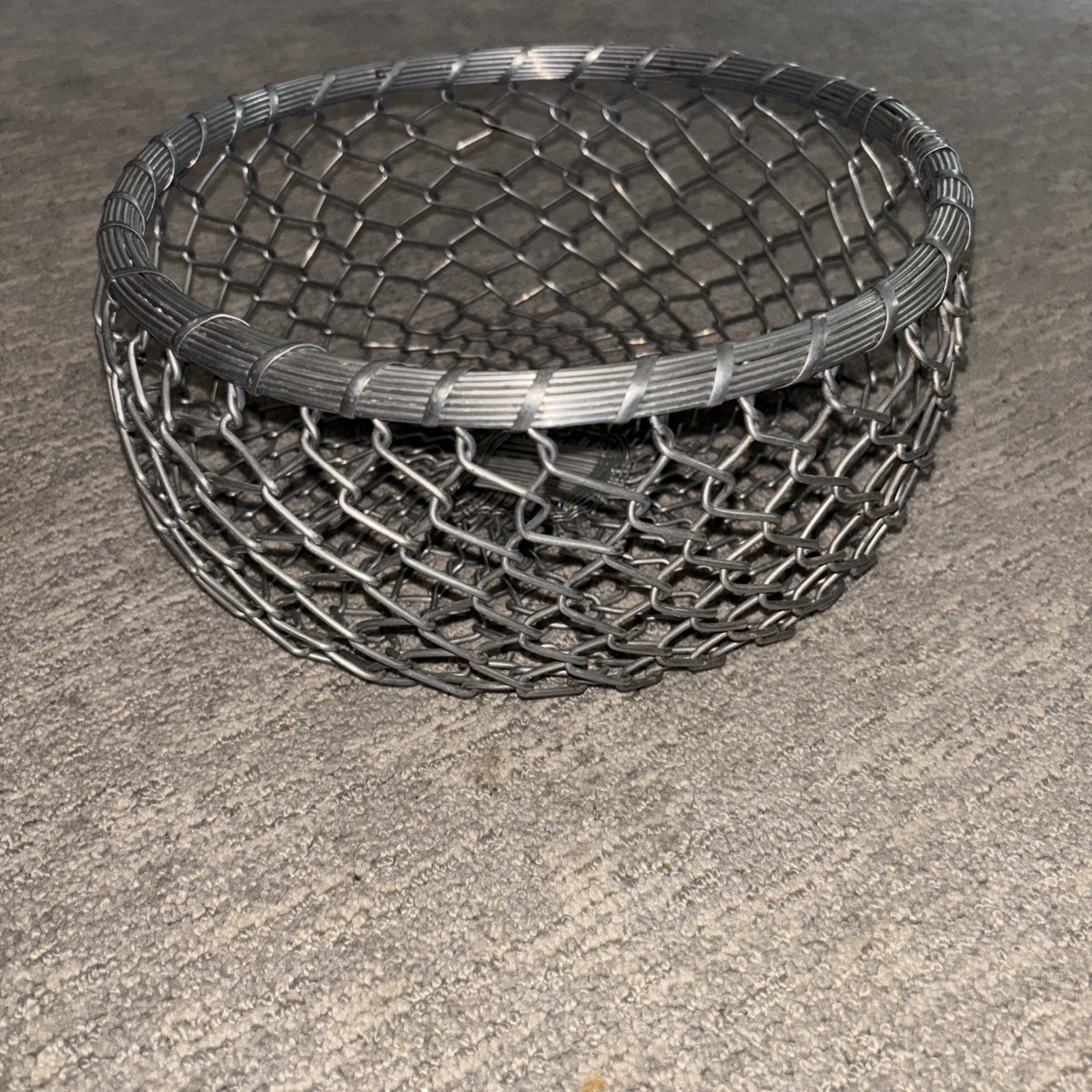 Metal Round Sturdy Egg or Fruit Basket Country Kitchen Decor 10.5” diameter