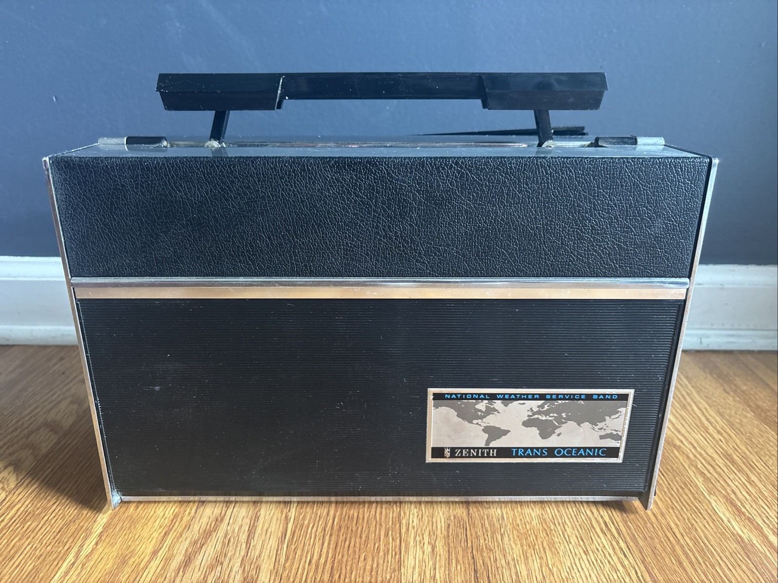 VTG Zenith Trans Oceanic RD7000Y 11 Band Transistor Radio w/ Logs - Working