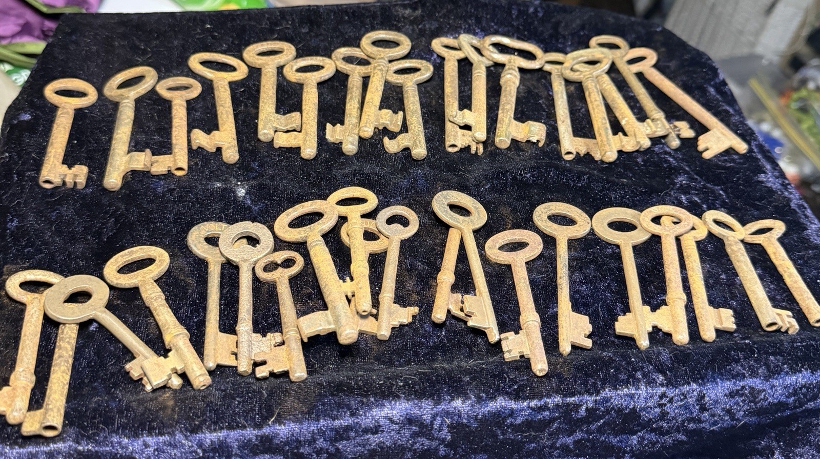 Antique Iron Skeleton Keys Bulk Lot 37pcs Original #00189